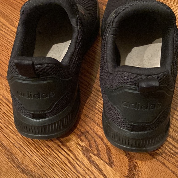 Men’s Adidas slip on sneakers - Picture 7 of 9